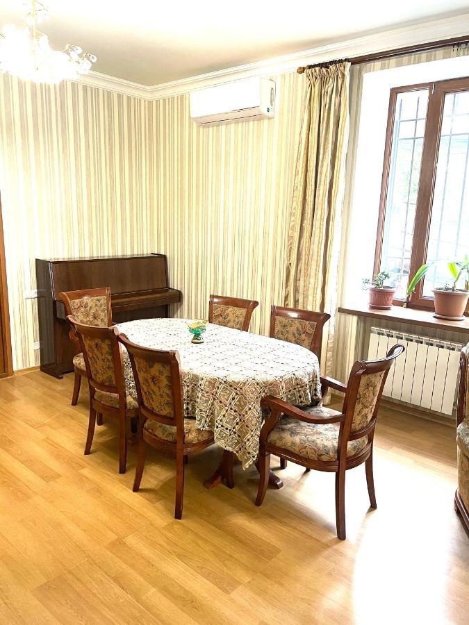 Apartment In The Center Of エレバン エクステリア 写真